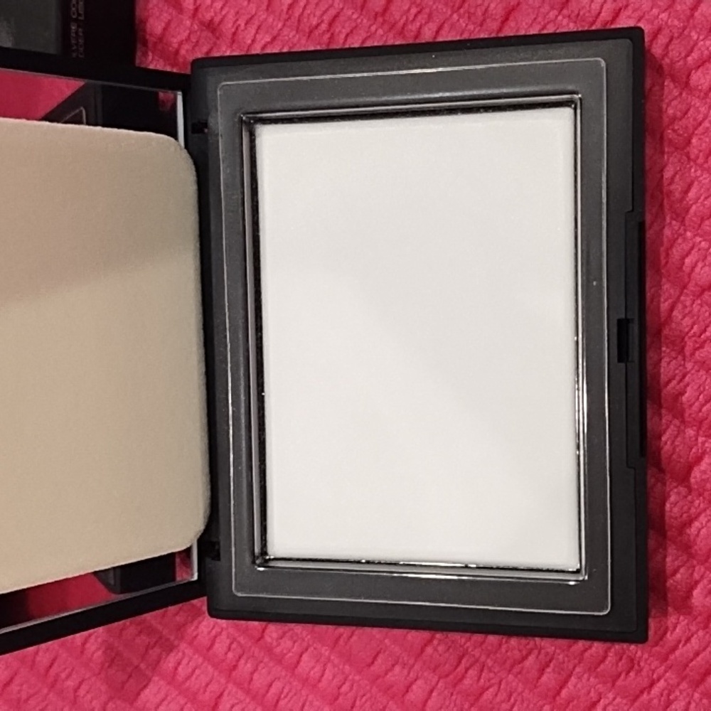 NARS Light Reflecting Setting Powder - White - Picture 3 of 9